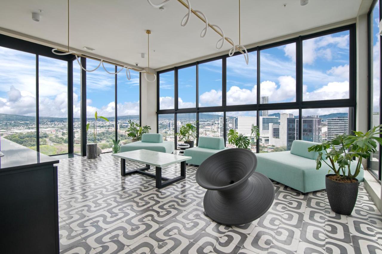 Apartment Chic With Parking And Air Conditioning