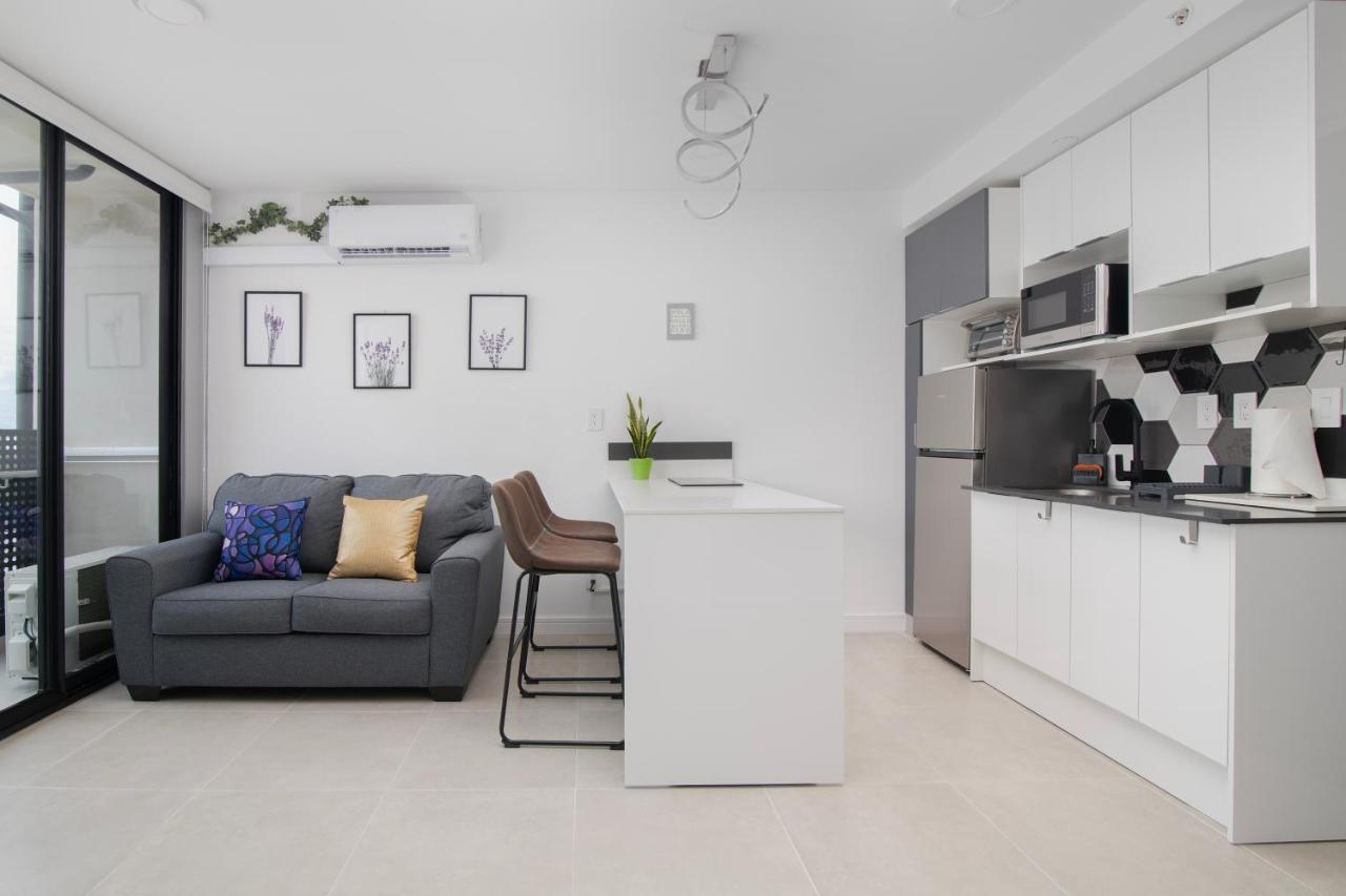 Apartment Chic With Parking And Air Conditioning